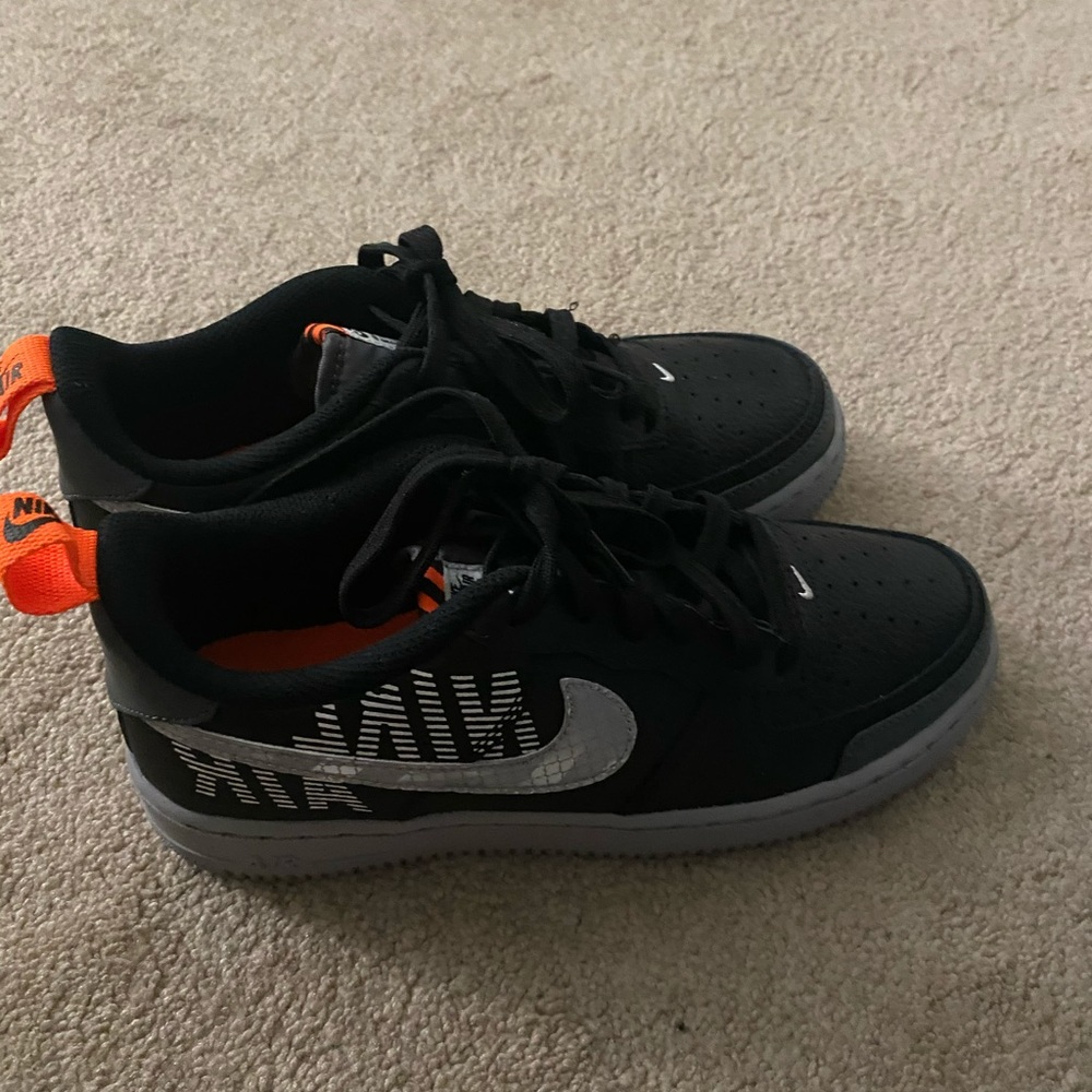 Nike Air Force 1’s  '07 LV8 2 CASUAL SHOES